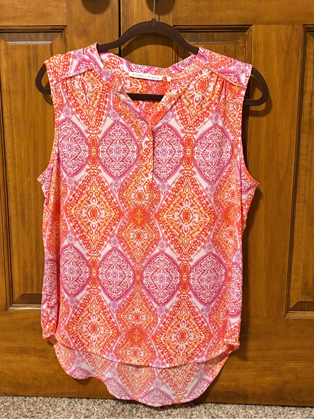 Violet & Claire Pink and Orange Sleeveless Geometric Print Blouse ❤️